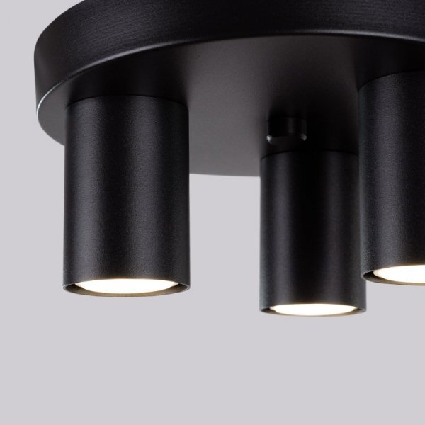plafon-czarny-sufit-nowoczesny-lampa
