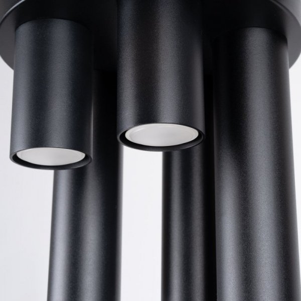 plafon-czarny-sufit-nowoczesny-lampa