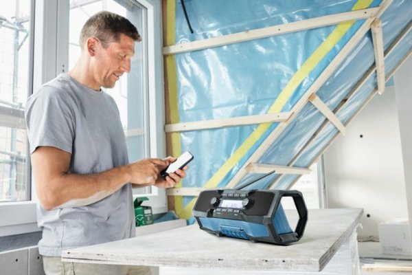 RADIO AKUMULATOROWE GPB 18V-2 C FM BLUETOOTH 0*AH (1 SZT)