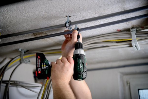 WIERTARKO-WKRĘTARKA AKUM.UDAROWA 18V SB 18 L 2*2.0AH (1 SZT)