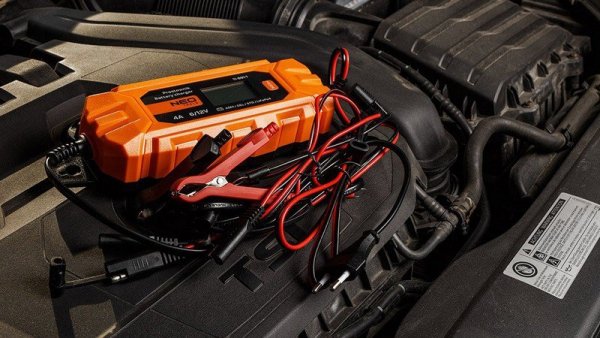 PROSTOWNIK AUTOMATYCZNY 4A/70W,3-120AH DO AGM/GEL (1 SZT)
