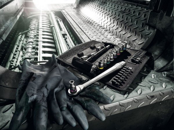 ZESTAW KLUCZY I BITÓW+GRZECHOTKA ZYKLOP METAL 1/2&#039;&#039;28 CZĘŚCI (1 SZT)