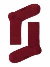 DIWARI – skarpetki męskie w kolorze bordo. Alternatywa dla czerni, która ożywia klasyczny outfit.