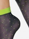 Skarpetki damskie Pois Giali od Lores zachwycają neonowym akcentem. Idealne do letnich outfitów – stylowe, elastyczne i odporne na zaciągnięcia.