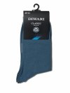 DIWARI Classic – skarpety garniturowe w odcieniu denim. Nowoczesne uzupełnienie stylizacji smart casual i biznesowych.