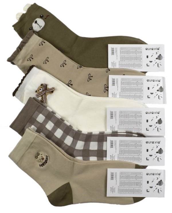 Urocze skarpetki damskie w zestawie 5 par. Misie, kratki i pszczółki to modne wzory, które dodają stylu. Miękka bawełna i płaskie szwy gwarantują wygodę przez cały dzień. Idealne także na prezent.