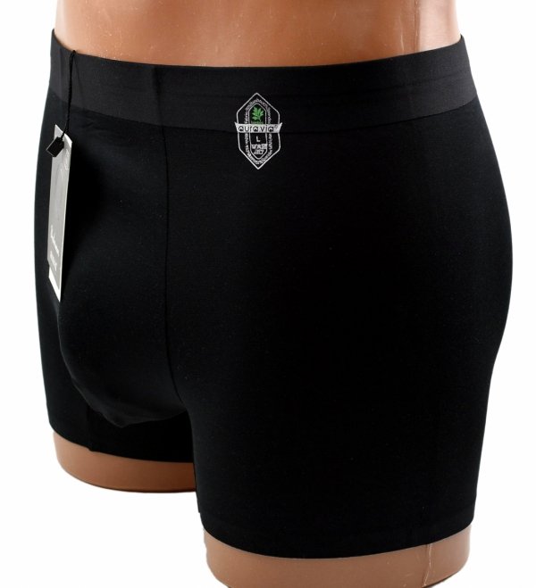 Naturalny bambus i minimalistyczny design sprawiają, że bokserki Aura.Via są niezwykle miękkie, oddychające i trwałe. Czerń dodaje im elegancji.