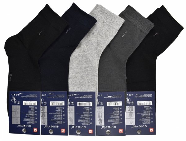 Skarpety Aura.Via to komfort, który widać i czuć. Bawełna, płaskie szwy i długość 3/4 sprawiają, że doskonale dopasowują się do stopy przez cały dzień.