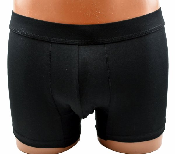 Czarne bokserki z 95% bawełny to bielizna stworzona do codziennego komfortu. Gładki, jednolity materiał sprawia, że noszą się niezwykle przyjemnie.