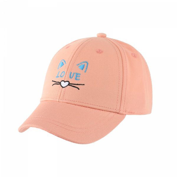 Stylowa czapeczka dla dziecka w kolorze łososiowym z haftem kotka i napisem „LOVE” to must-have sezonu. Chroni, bawi i pasuje do każdej stylizacji.