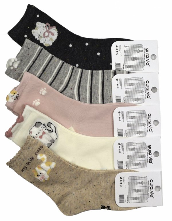 Bawełniane skarpetki dziecięce w zestawie 5 par. Wesołe i modne wzory z kotkami i łapkami, które dzieci uwielbiają. Komfort i trwałość na każdy dzień.