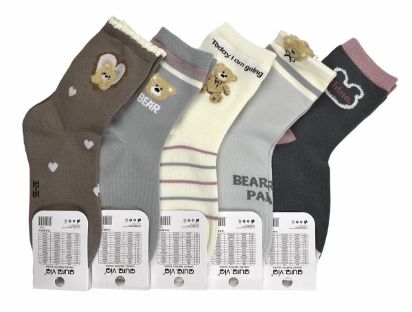 Dziewczęce skarpety z bawełny z uroczymi haftami misiów. Modne, wygodne i pełne dziecięcej radości – świetny pomysł na prezent.