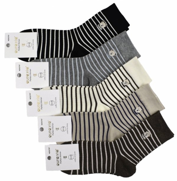 Skarpety damskie Aura.Via w paski z uroczym misiem. Zestaw 5 par bawełnianych skarpet, które łączą wygodę z modnym stylem i pasują do każdej stylizacji.