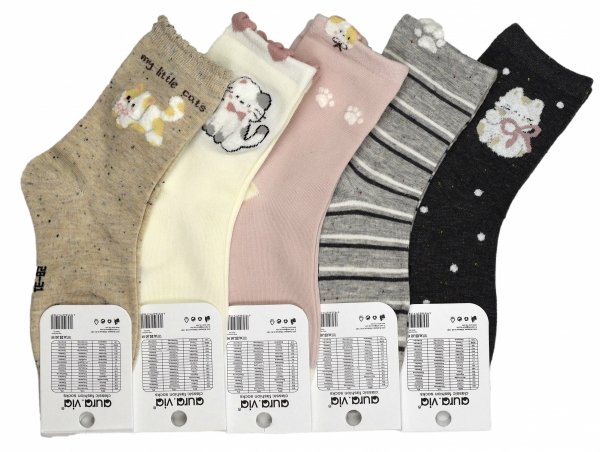 Zestaw skarpet dziecięcych bawełnianych – 5 par w zabawnych wzorach. Kotki i łapki sprawiają, że codzienne noszenie staje się przyjemnością.