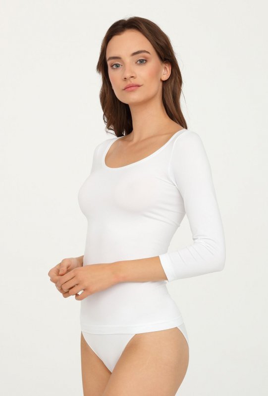 Koszulka T-Shirt Perfect 3/4 R marki Gatta to elegancja i wygoda w jednym. Bezszwowa technologia i elastyczny materiał zapewniają dopasowanie, a klasyczny krój pasuje do różnorodnych stylizacji.