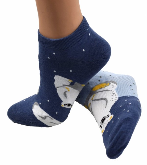 Zabawny duet skarpet Aura.Via z motywem niedźwiedzi polarnych to idealny sposób na poprawę nastroju i dodanie charakteru każdej stylizacji.