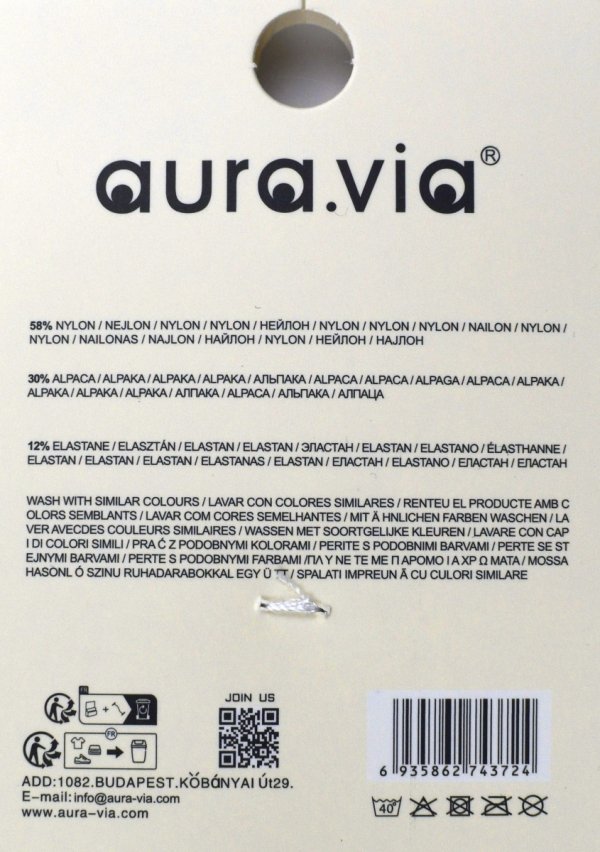 Damskie skarpety z alpaką w modny paskowy wzór – idealne na zimę. Prążkowana struktura i miękka dzianina gwarantują wygodę w pracy, na spacerze i w domu.