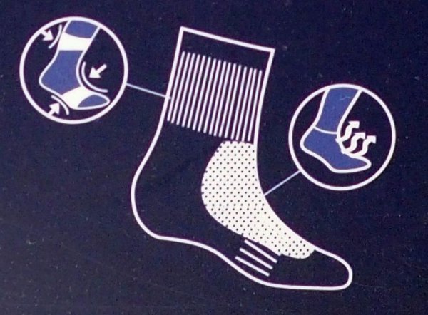 Skarpety garniturowe 90% bawełny oferują miękkość i przewiewność dla wymagających mężczyzn. Idealne do eleganckiego obuwia, zapewniają wygodę bez ucisku i doskonałe dopasowanie.