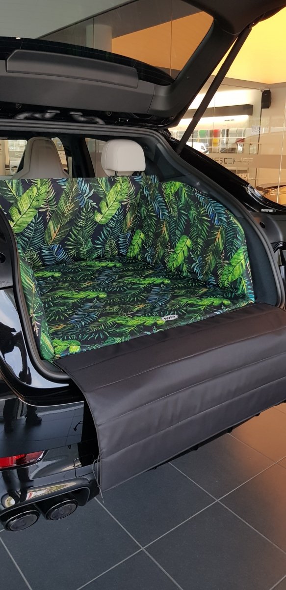Mata samochodowa dla Psa do bagażnika - W Palmowym Klimacie (realizacja  - Porsche Cayenne GTS Coupe) 