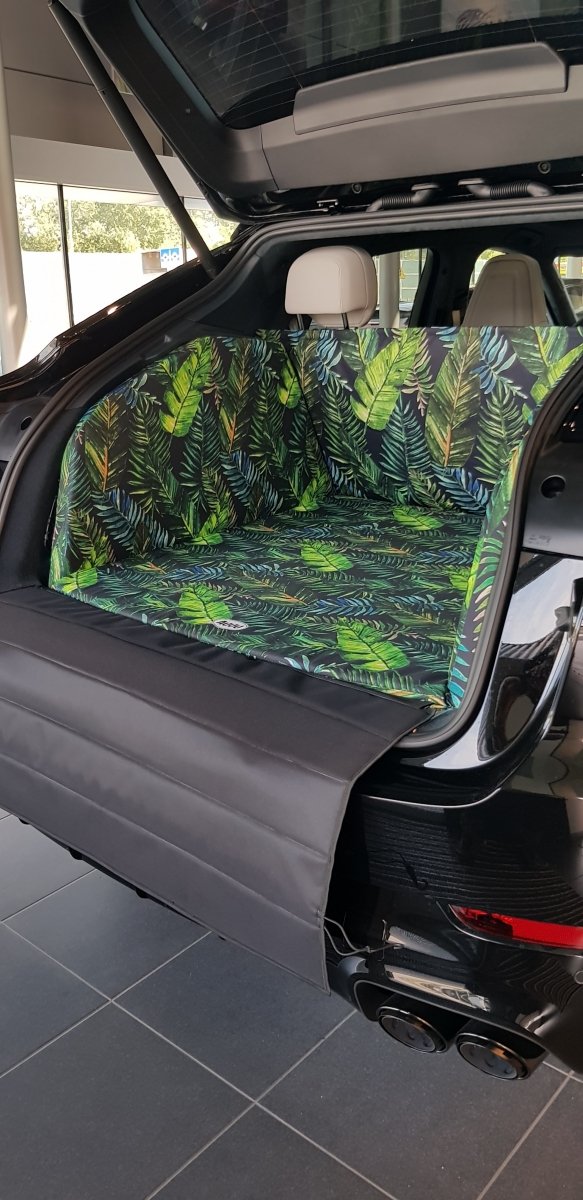 Mata samochodowa dla Psa do bagażnika - W Palmowym Klimacie (realizacja  - Porsche Cayenne GTS Coupe) 
