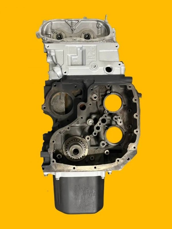 Przód jednostki napędowej, strona rozrządu z widocznym kołem zębatym wału