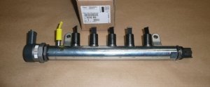 Original Einspritzleiste Kraftstoffverteiler Citroen Peugeot 1570R9