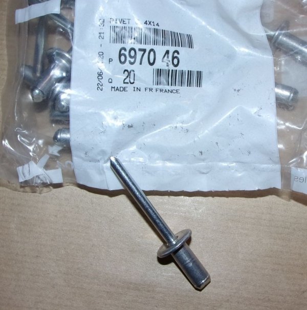 Neu Original 697046 