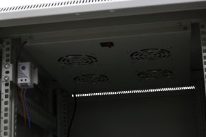 Szafa ramowa stojąca EmiterNet Top, 42U, drzwi przód blacha/szkło, 800x800x1980mm (szer./gł./wys.) (w zestawie: panel 4 wentylatorowy z termostatem, 3 półki, komplet śrub montażowych)