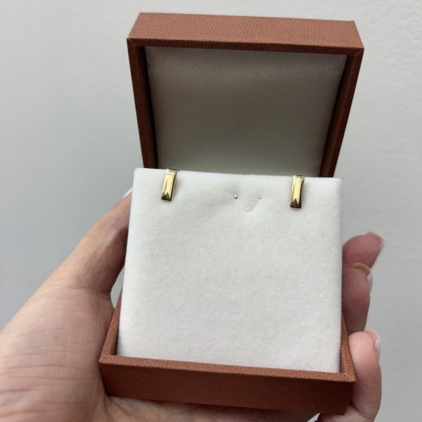 Złote kolczyki na sztyfcie – minimalistyczna elegancja KL.03155 pr.585