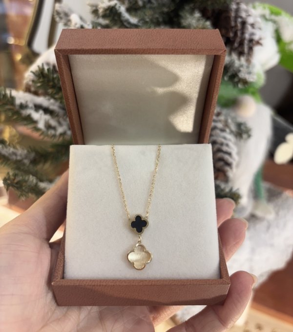  Złoty naszyjnik koniczynka czarna i masa perłowa DallAcqua 585