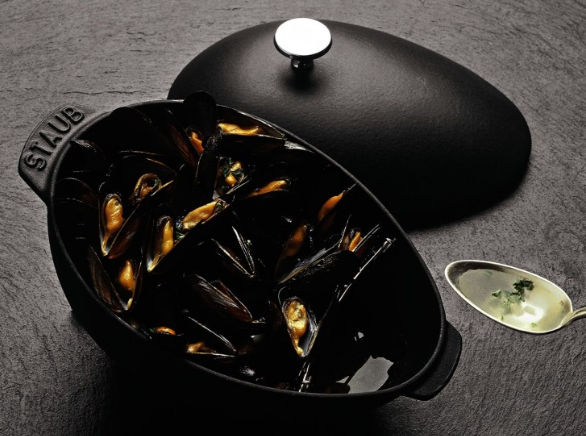 Garnek żeliwny owalny małż STAUB 40509-494-0 - czarny 2 ltr
