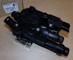 Boîtier de thermostat Citroën C3, C4, Peugeot 208, 301, 308, 9850364680, 9850364680,