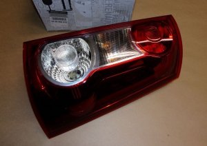 $ Original  Feu arrière Dacia Logan et droit , 8200864610