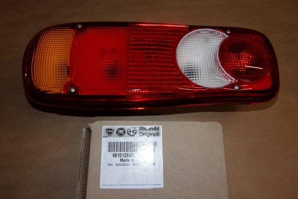 Feu arrière Peugeot Boxer III droit, 9815126980, 9815126980, 