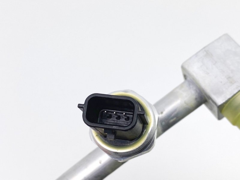 Pièce d'origine Tuyau de climatisation avec capteur pour Renault Trafic III Opel Vivaro B , 924907582R , 93868384 , 921366801R