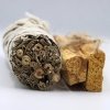 Palo Santo, Biała Szałwia, Kwarc Różowy - elementy zestawu do rytuałów, zbliżenie