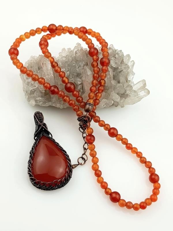 Naszyjnik z karneolem – kamieniem odwagi, witalności, działania