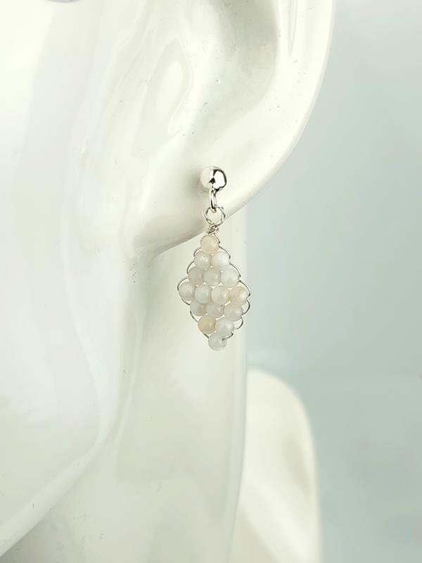 Kolczyki ze srebra Ag999 z kulkami masy perłowej dla znaku Ryb, Wodnika i Raka