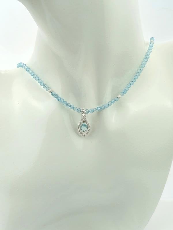 Błękitny topaz - naszyjnik ze srebra dla numerologicznej 3, 6 i 8