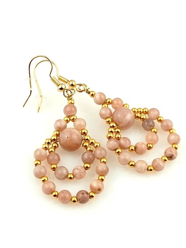 Kamień księżycowy - kolczyki mosiężne, wymiary 5.8x2.5 cm, waga 6.3 grama, bigiel pozłacany, rękodzieło