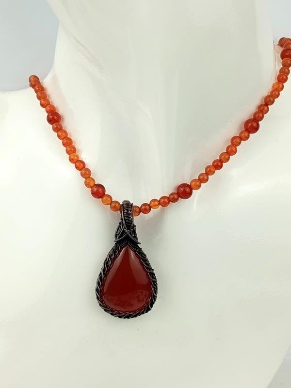 Naszyjnik z karneolem o długości 51 cm plus 5 cm, wisior 4.8x2.5 cm, miedź, waga 28 gram, prezent 17 rocznica ślubu, rękodzieło