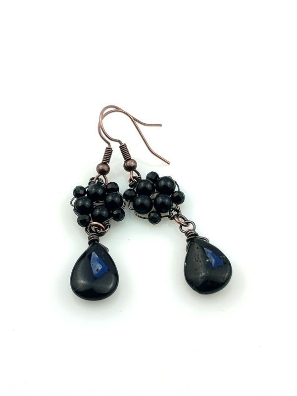 Kolczyki miedziane z czarnym turmalinem dla znaku Skorpiona, Panny, Wagi, Barana i Koziorożca