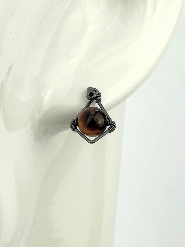 Tygrysie oko - kolczyki miedziane 1.5x1 cm, sztyfty, waga kolczyków 1.3 grama, rękodzieło