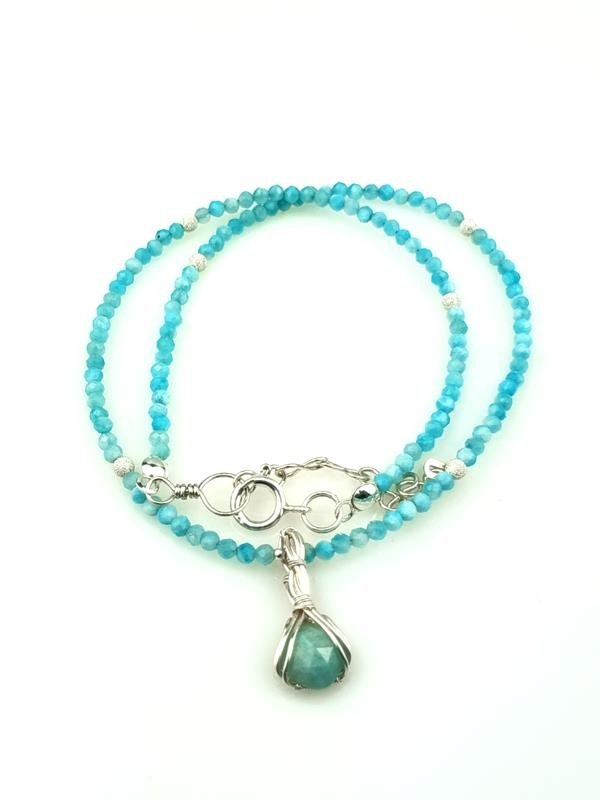 Naszyjnik z amazonitem o długości 40 cm plus 4.5 cm, wisiorek 2.3x2.1 cm, srebro, waga naszyjnika 6.6 grama, rękodzieło