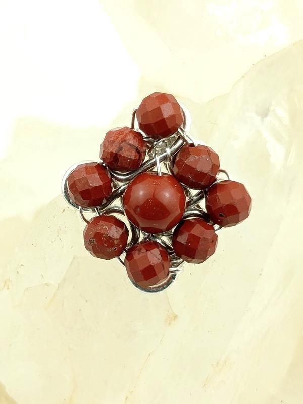 Kolczyki ze srebra z jaspisem czerwonym dla policjantki, kelnerki