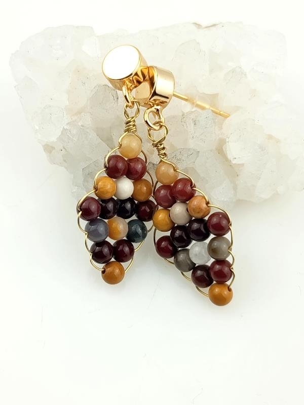 Kolczyki mosiężne z jaspisem mookait dla znaku Lwa, Raka, Panny i Koziorożca