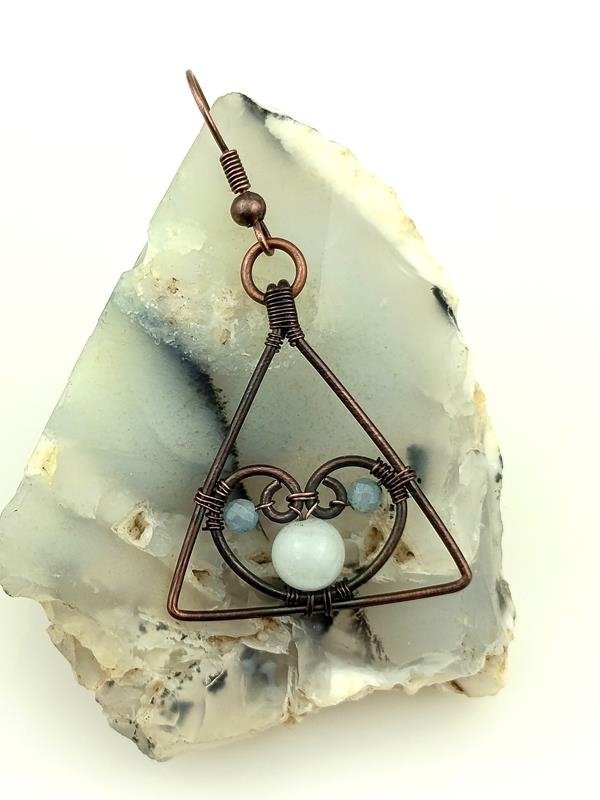 Kolczyki miedziane z naturalnym akwamarynem dla numerologicznej 1, 4, 5, 7, 9 i 11