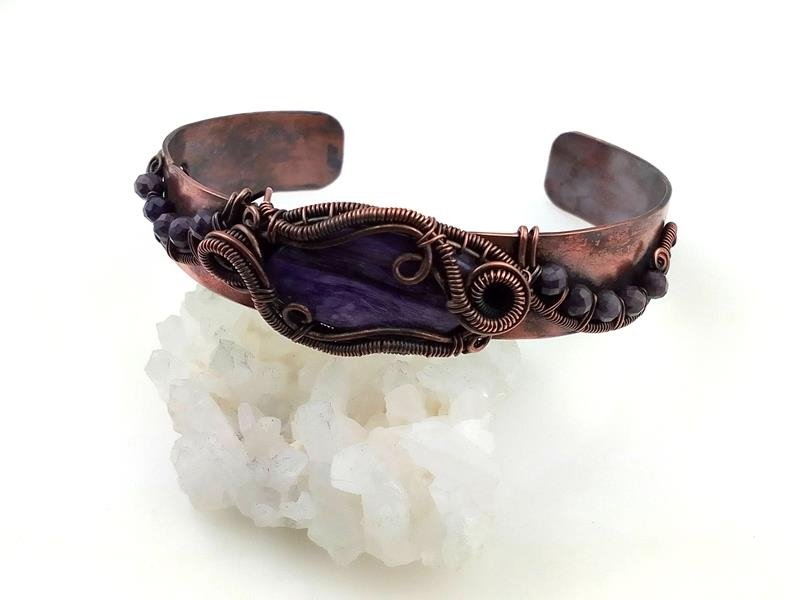 Damska bransoletka miedziana z czaroitem, rękodzieło