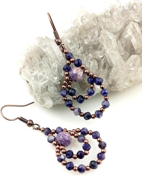 Kolczyki miedziane z czaroitem dla lekarki, dietetyczki, pielęgniarki