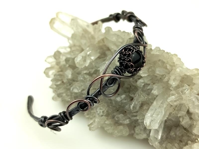 Damska bransoletka miedziana z kaboszonem czarnego onyksu, rękodzieło